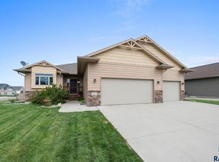 812 S Clearbrook Ave, Sioux Falls, SD 57106