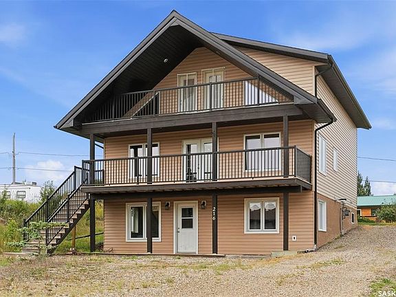 3rd image of 216 Richard STREET