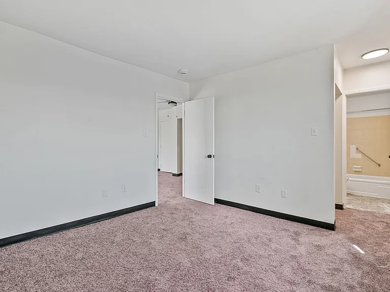 2500 Brownsville Road — Photo 9