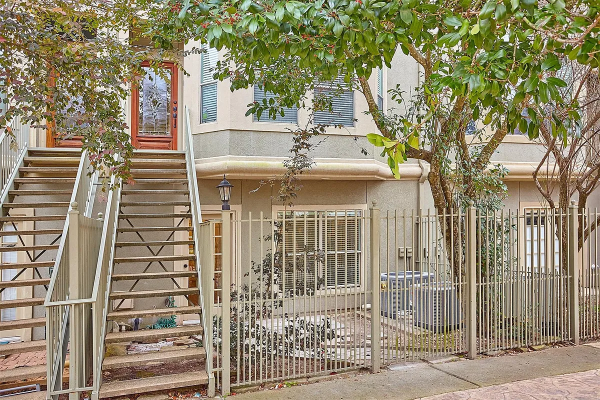 Building Photo - 110 E Detering St
