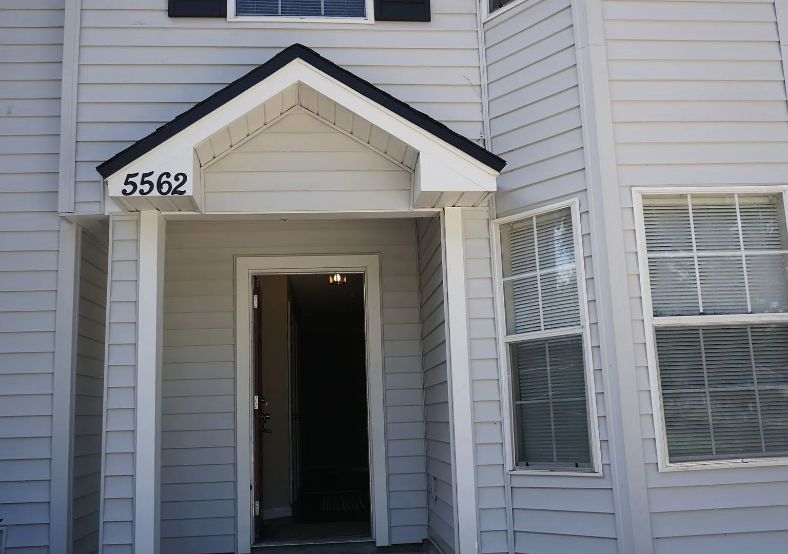 Spacious town home in west Jacksonville — Photo 2