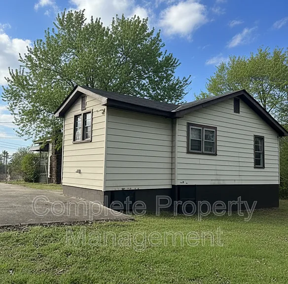 2324 Treadwell Rd — Photo 11