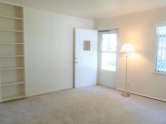 5th image of 6723 Waveland Ave