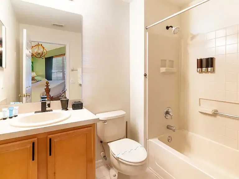 1095 Seasons Blvd — Photo 14