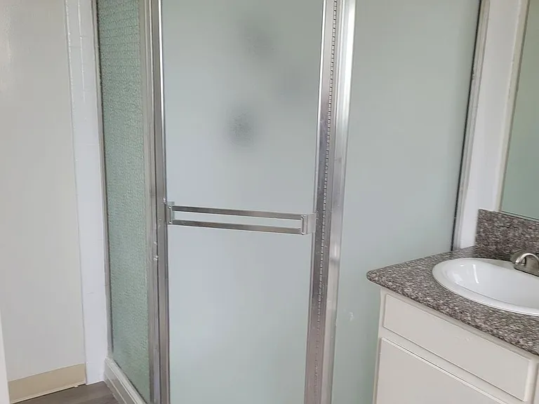 100 - Kimberly Apartments — Photo 49