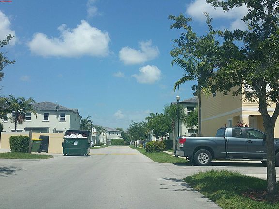 4th image of 3065 SE 1st Dr Unit 13