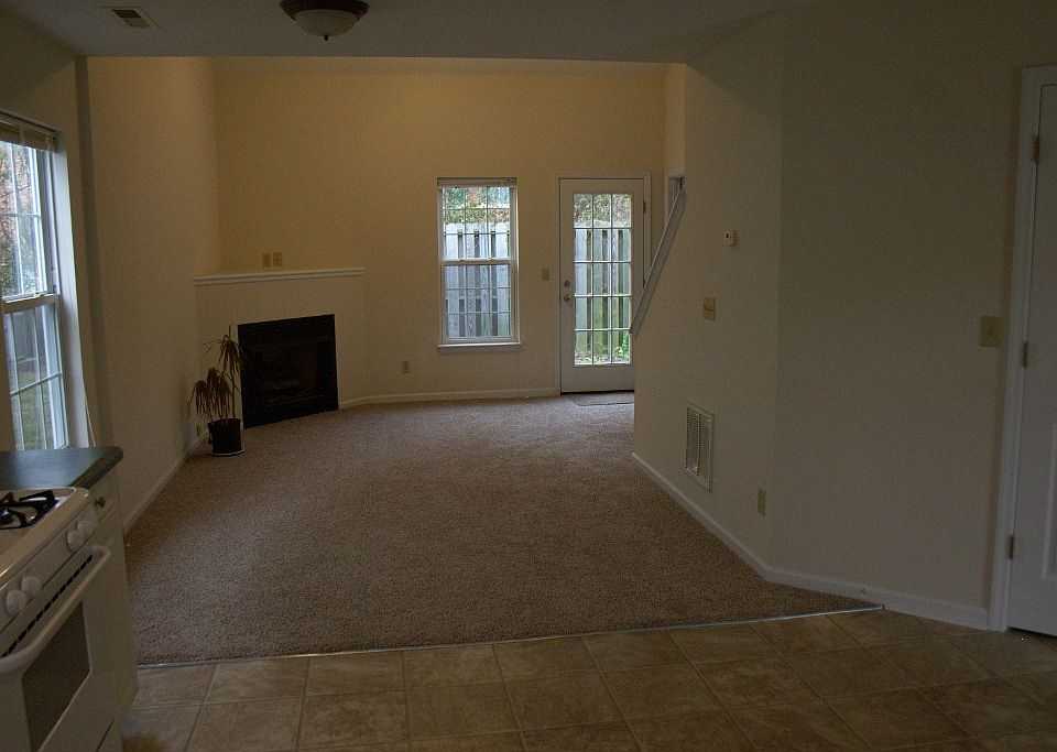 Living/Dining gas fireplace