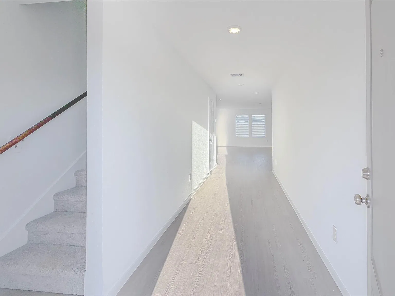 4 bed, 2.5 bath, 2039 sqft, $2,150 — Photo 4