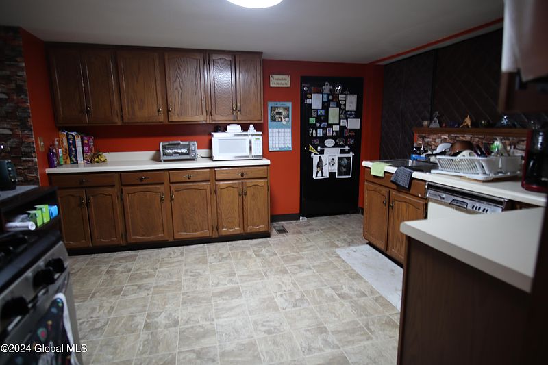 4th image of 719 6th Avenue