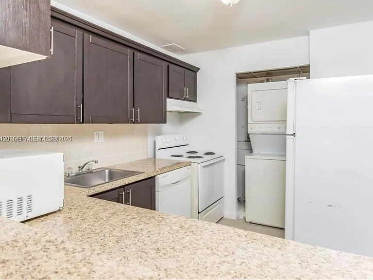 7900 Fairview Dr #105 — Photo 3