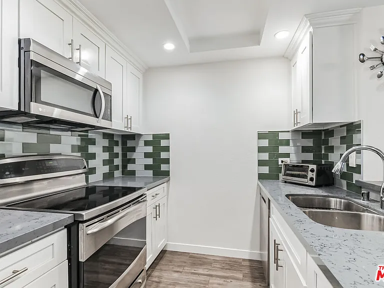 10535 Wilshire Blvd #404 — Photo 11