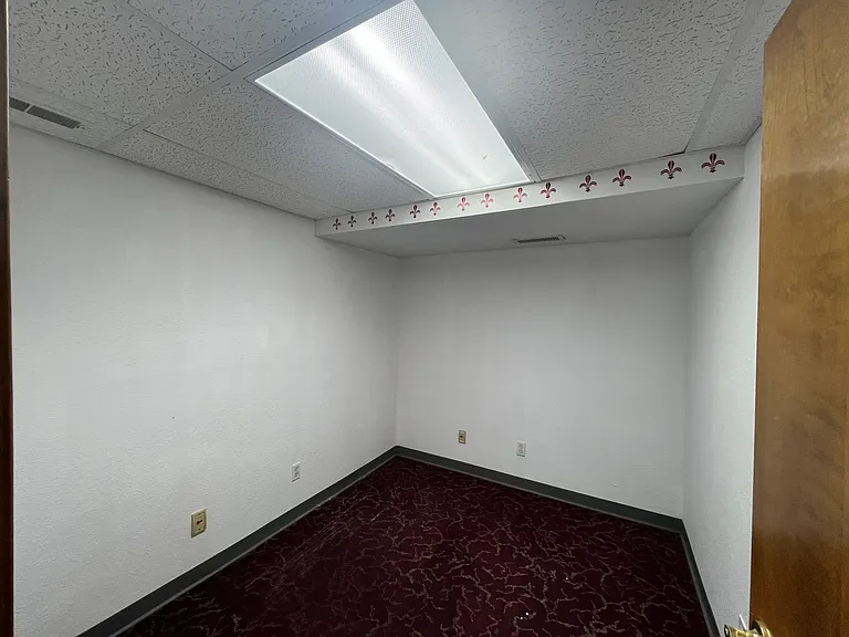 275 S Washington St — Photo 14