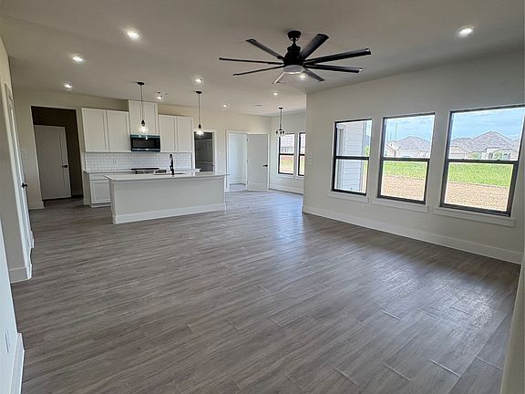 4th image of 216 Reliance Rd