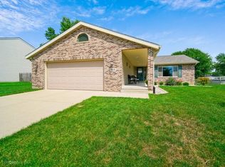 989 Ian Dr, Hobart, IN 46342