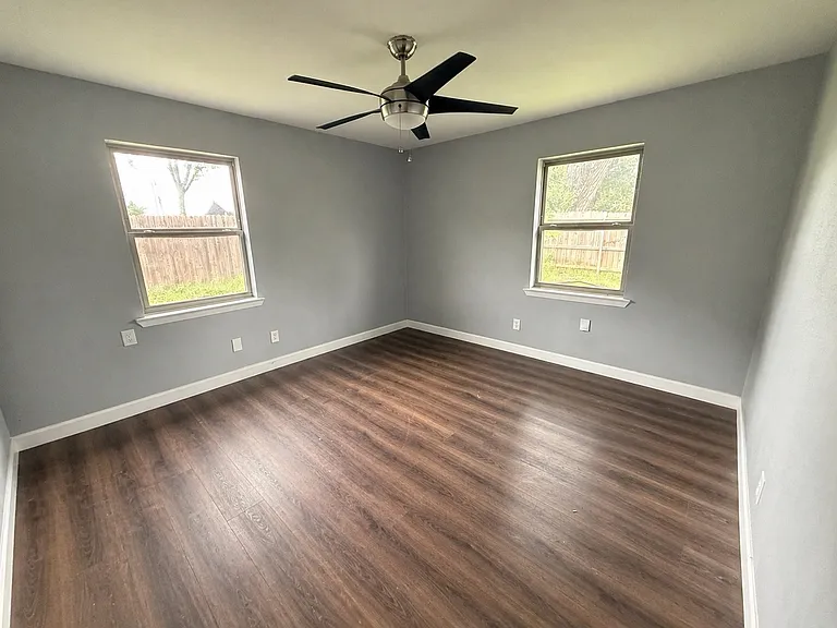 812 Irwin Dr — Photo 10