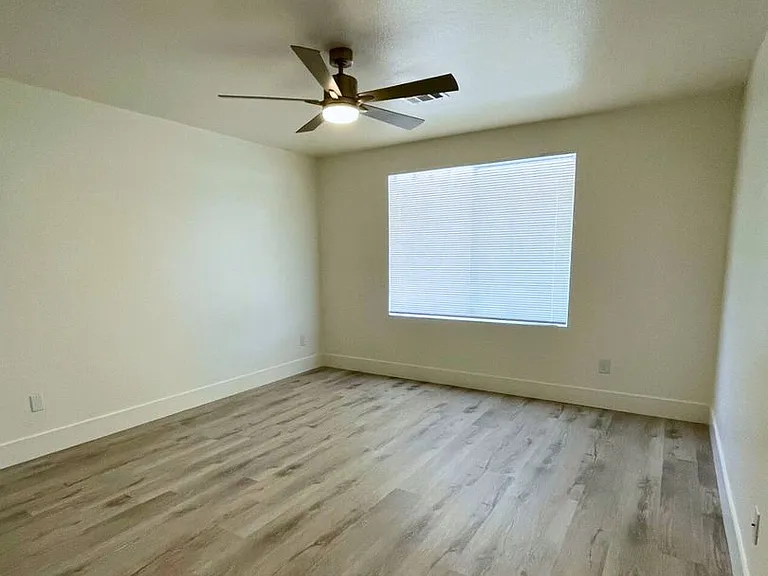 2317 Logsdon Dr — Photo 24