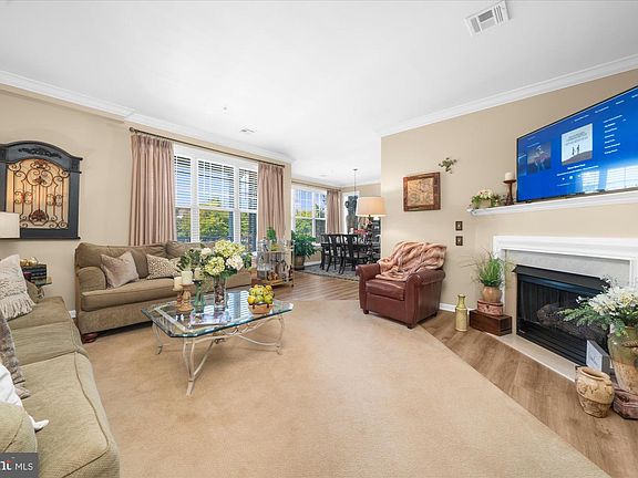 3rd image of 221 Masterson Ct