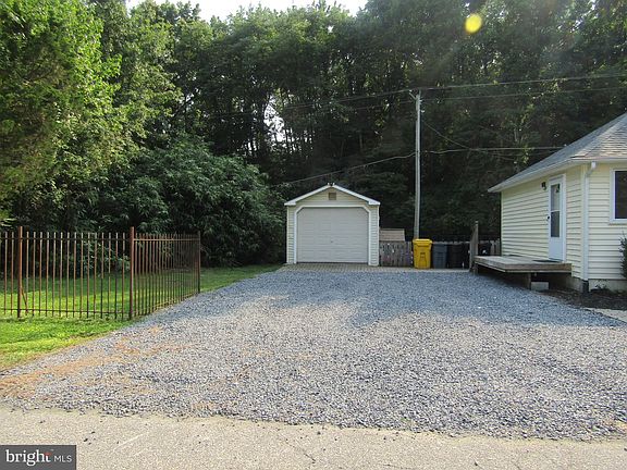 4th image of 229 Maryland Ave