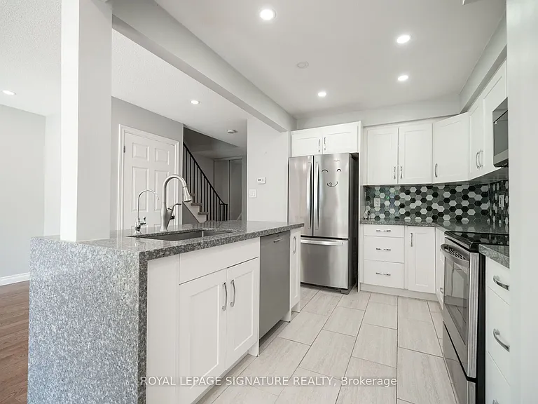 447 Ontario St N — Photo 15