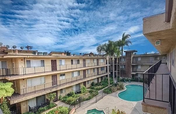 8505 Columbus Ave, North Hills