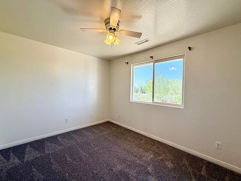 1415 Lakeview Rd — Photo 8