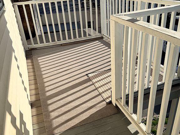 2nd image of 984 Baldwin St #3