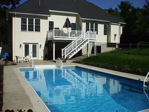 2nd image of 27 King Point Cir S