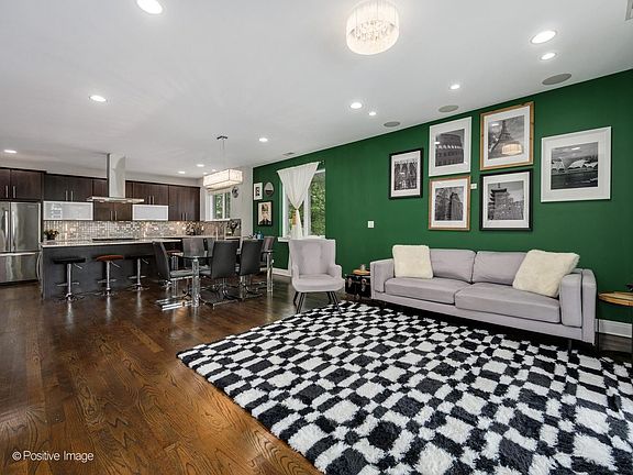 2nd image of 3559 W Montrose Ave #1W