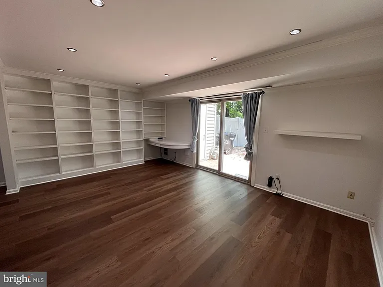 5633 Independence Cir — Photo 11