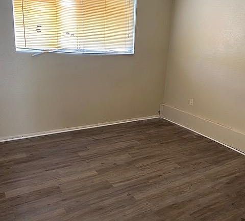 4th image of 1011 Valencia Dr SE