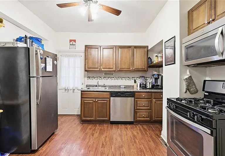 2325 Larkins Way — Photo 8