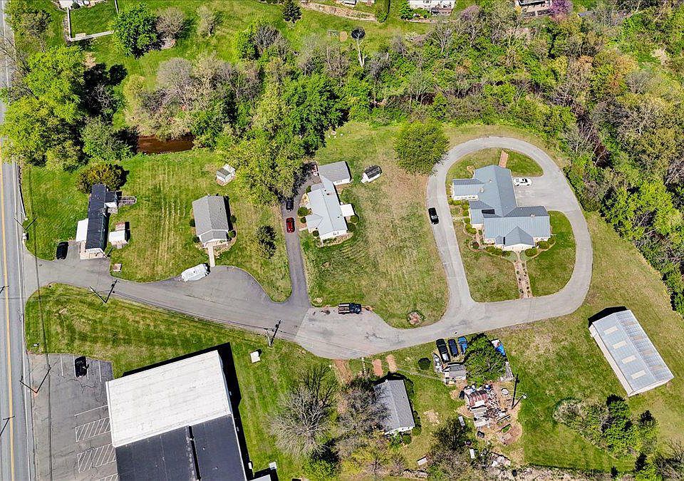 1st image of 154 W Maple Grove Rd