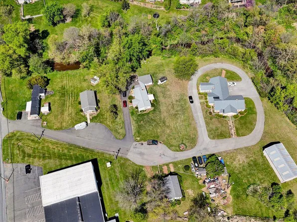 154 W Maple Grove Rd, Denver, PA 17517