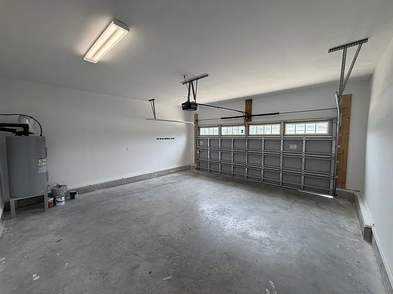 302 E Franck St — Photo 33