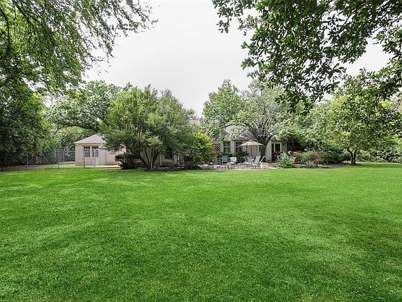 3rd image of 6018 Royal Crest Dr