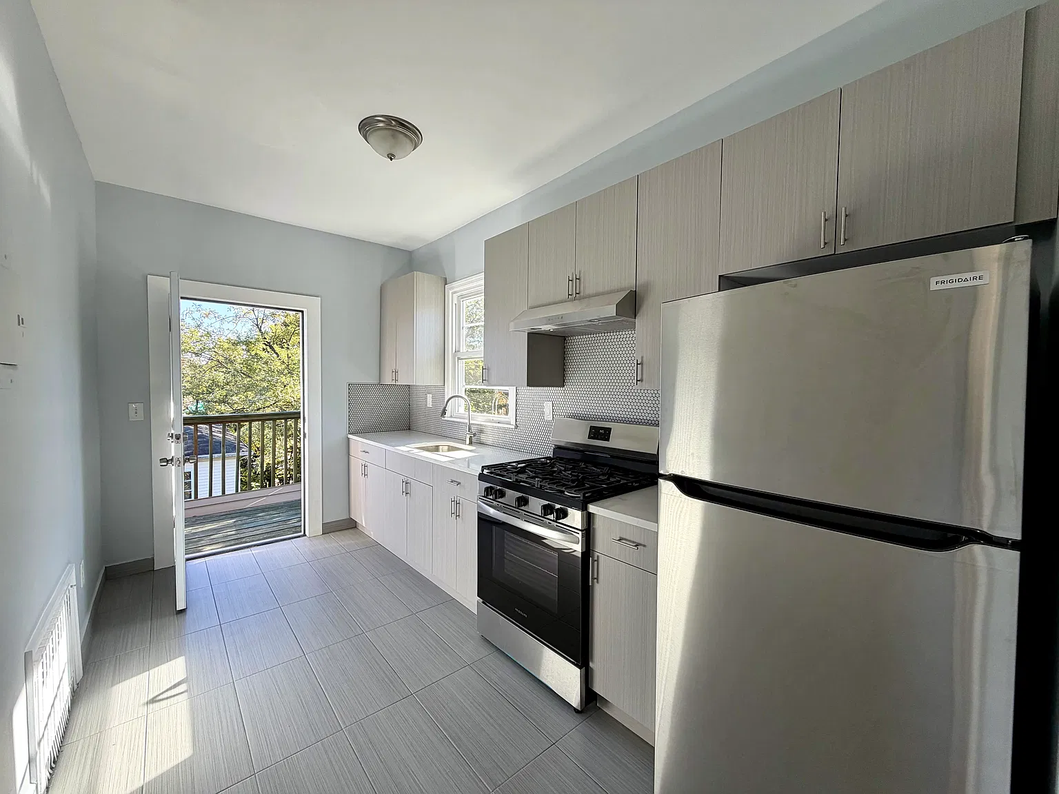 2 bed, $1,800 — Photo 2