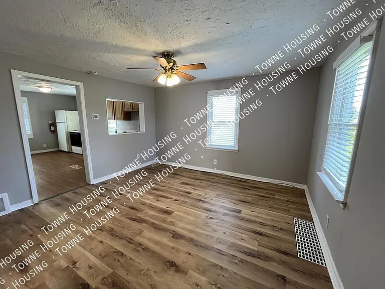 80 Charlotte St #1 — Photo 4