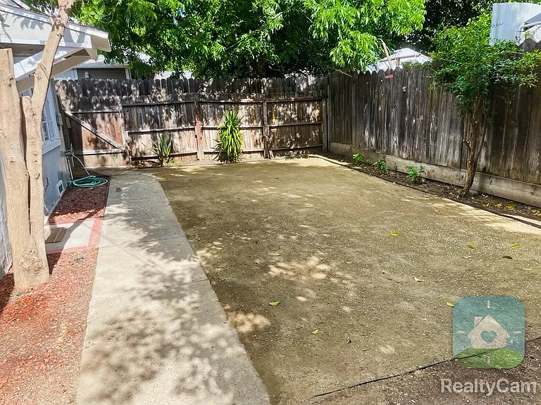 Saunders Way — Photo 2