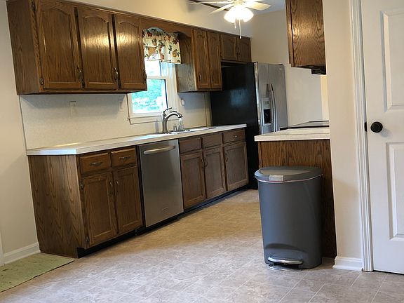 Eat-in Kitchen