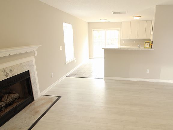 4th image of 3607 Thornwood Dr