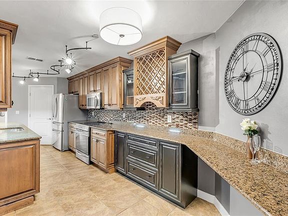 2nd image of 424 LUNA BELLA LANE #231