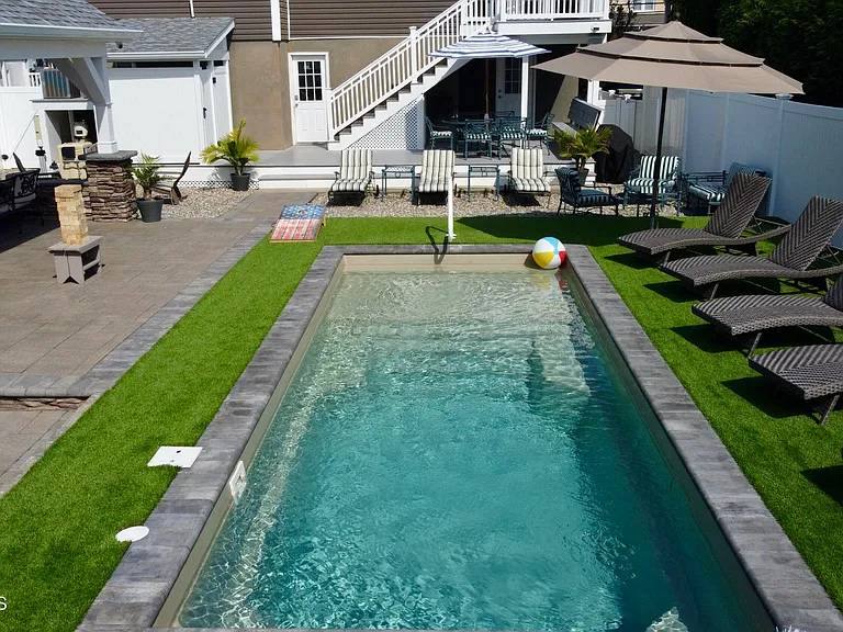 304 Arnold Ave — Photo 1