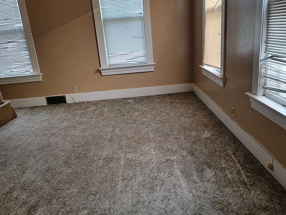 5th image of 835 Monmouth Blvd #1