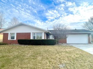 913 E Locust St, Ladd, IL 61329