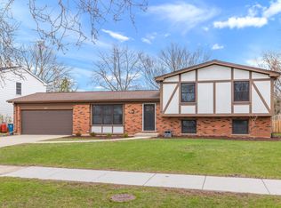 4123 W End Rd, Downers Grove, IL 60515