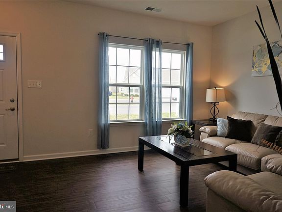 4th image of 113 Lauras Ct