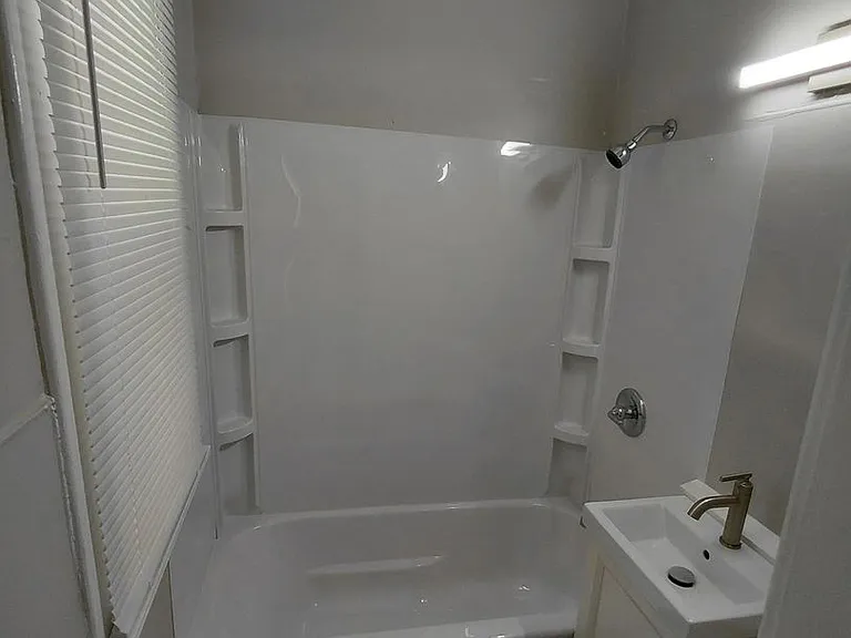 316 Maple Ave #6 — Photo 3