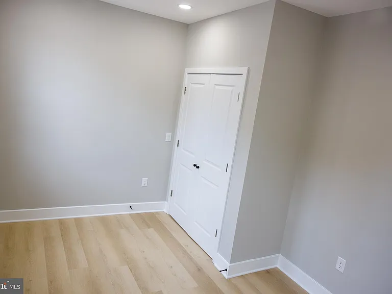 1201 Lindley Ave — Photo 21