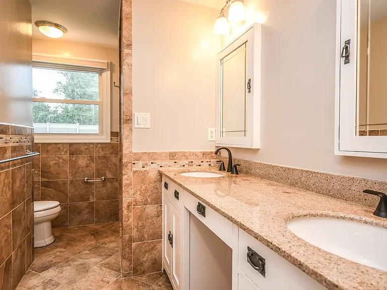 9627 Locust Hill Dr — Photo 25