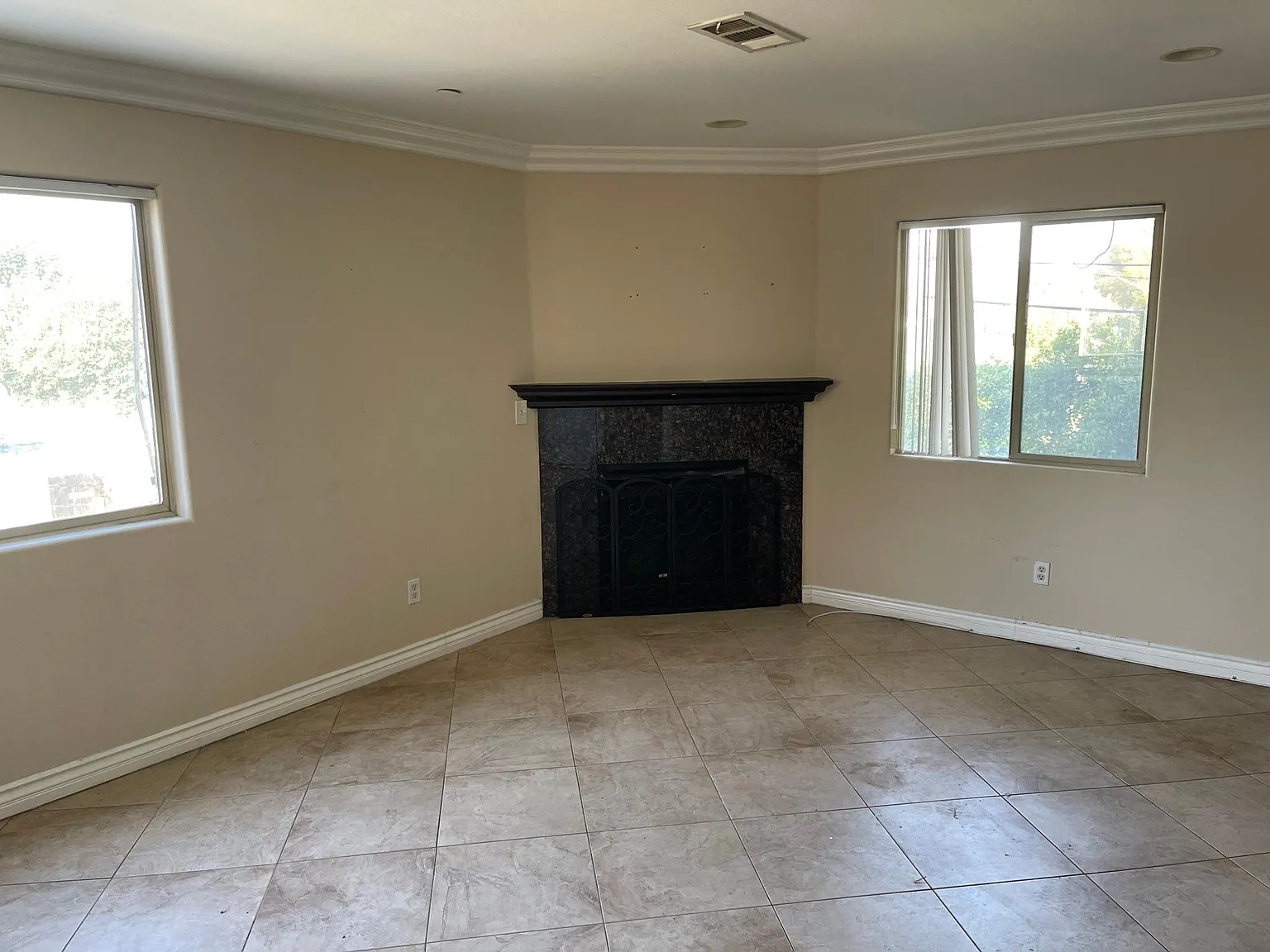 16723 Victory Blvd — Photo 2
